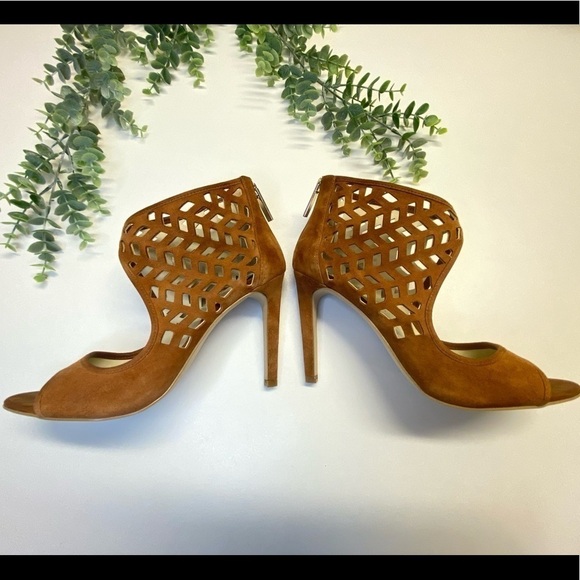 BCBGeneration Suede Tan Caged Sandal Heels Size 6 - Picture 10 of 17